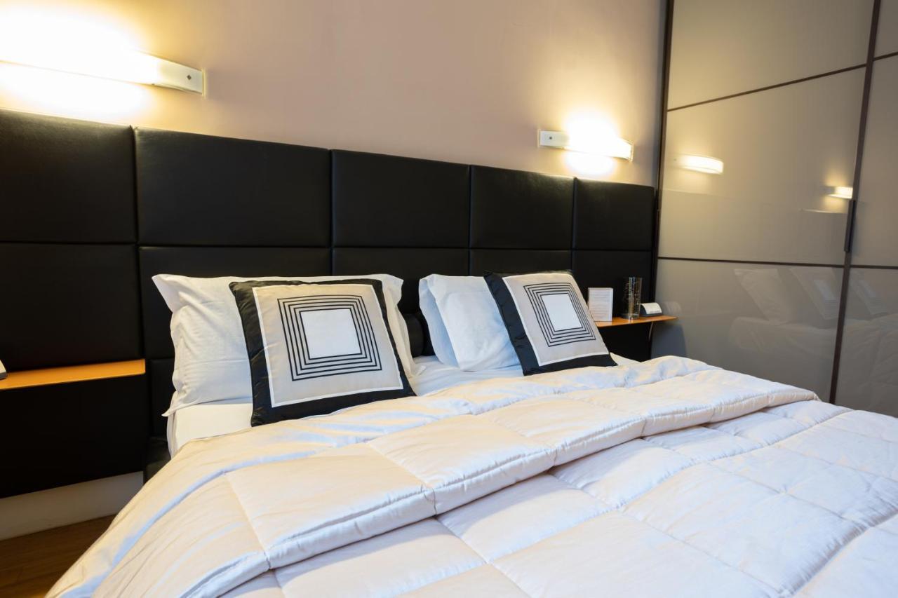 Cardilli Luxury Rooms โรม ภายนอก รูปภาพ